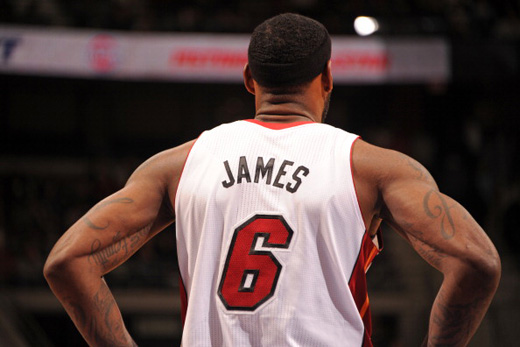 百家乐玩久了，输赢都平（久玩百家乐，胜负归于平衡）